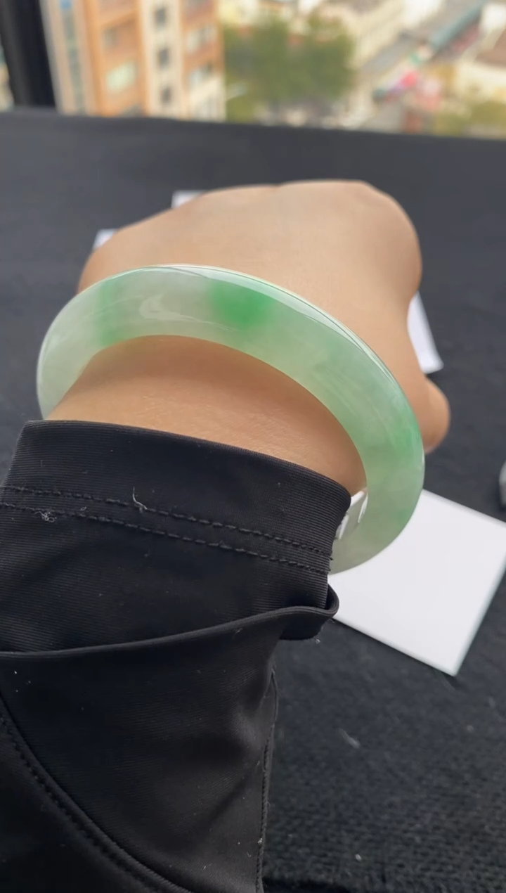 【闪购商品】翡翠手镯未镶嵌买断价XW23017234