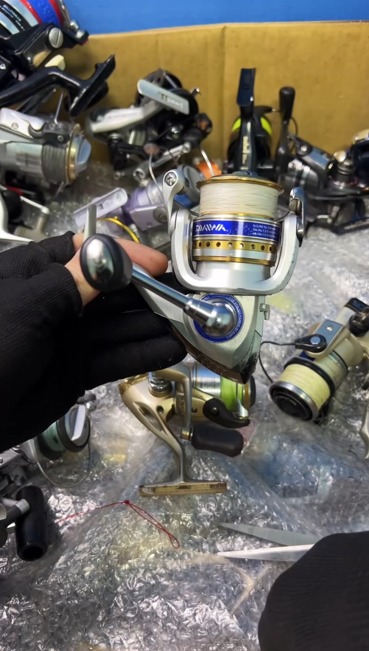 严*宝微瑕钓鱼轮，直播间讲解为准，看清楚再拍，如有拆卸不退换