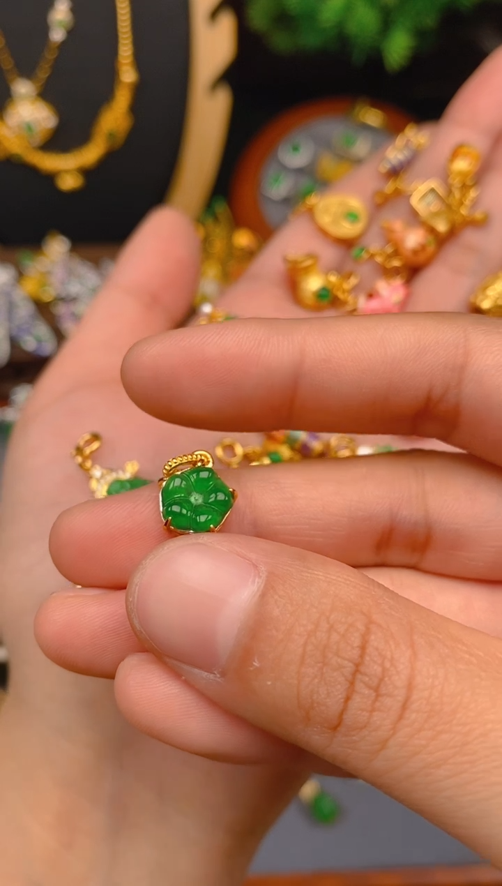 【闪购商品】翡翠吊坠(不含链)银S925镶嵌花花吊坠