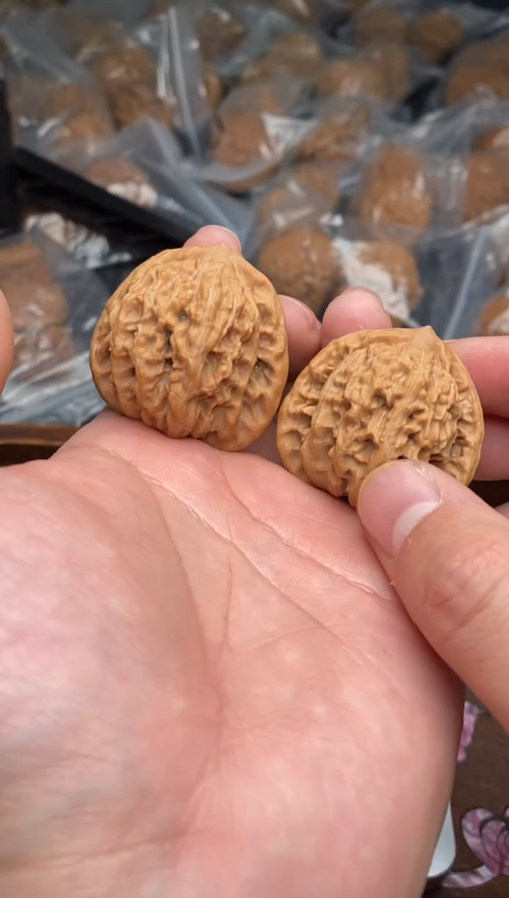 【闪购商品】文玩核桃把件G88号39尺霞云岭