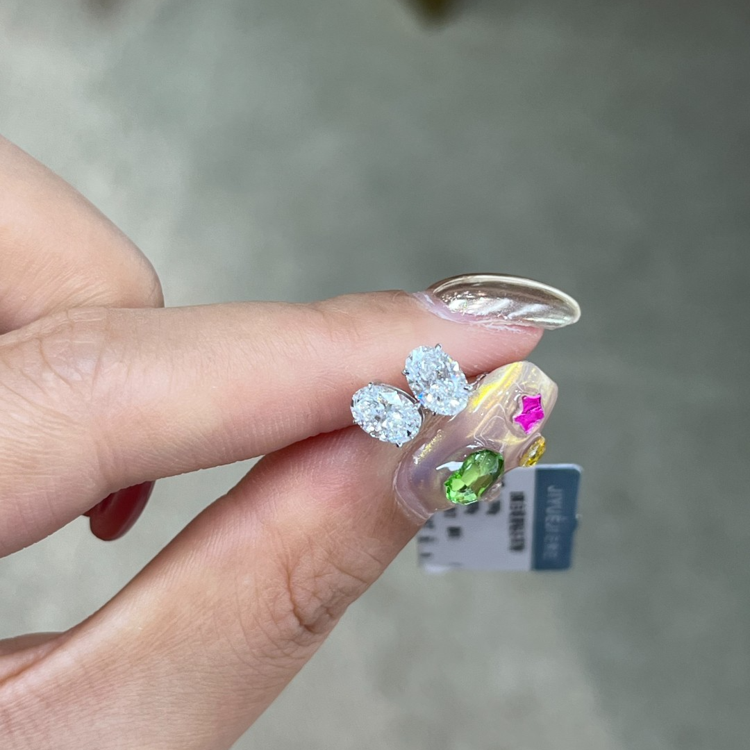 实验室培育钻石18K金椭圆耳钉（预售）