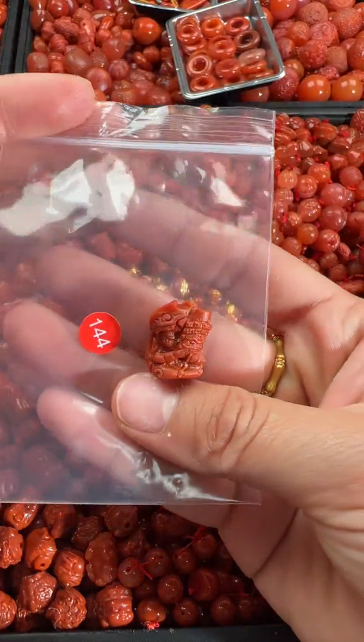 【闪购商品】南红玛瑙颈饰未镶嵌1