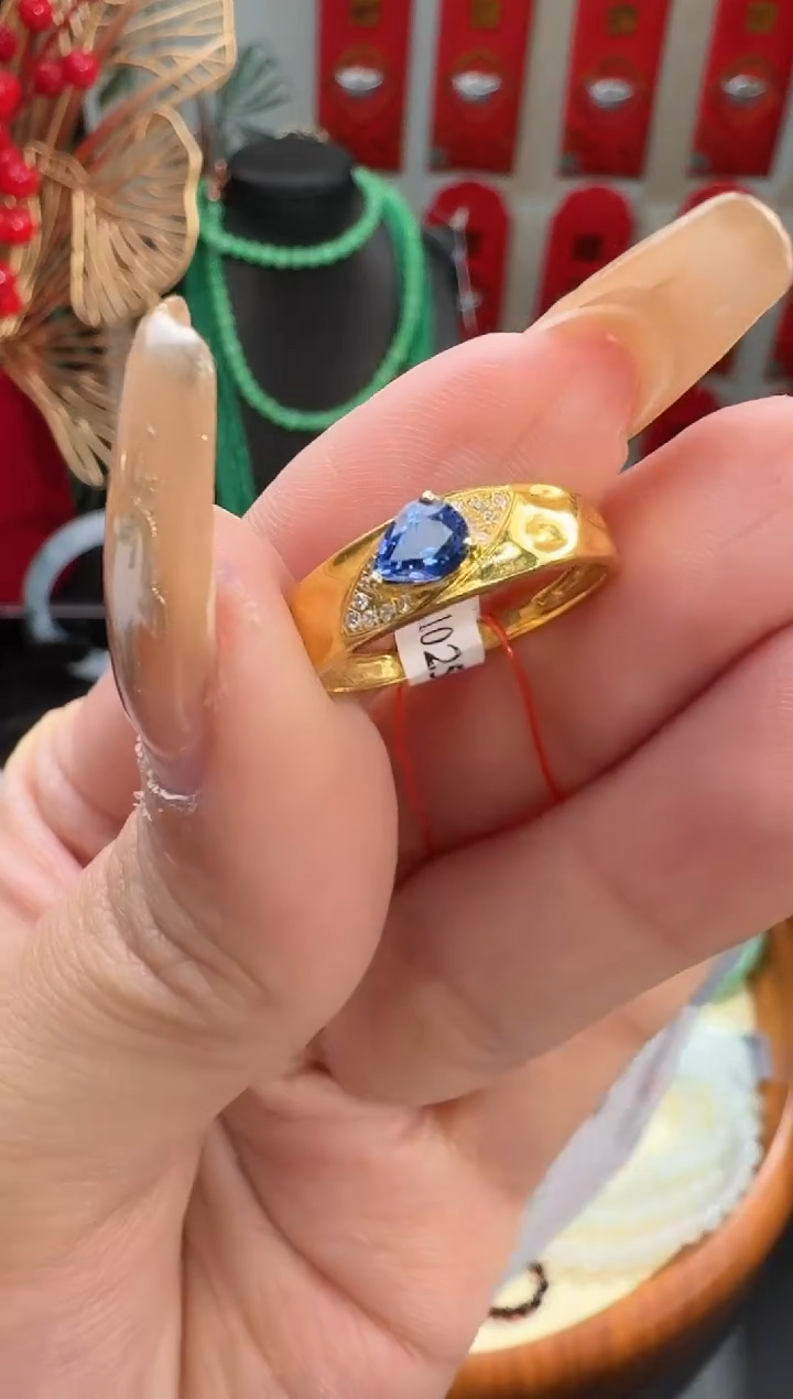 【闪购商品】蓝宝石戒指18K金镶嵌戒指