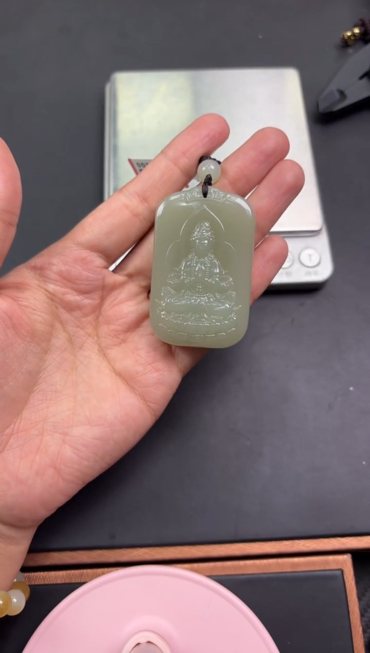 【闪购商品】和田玉吊坠(赠链)未镶嵌且末微色差近矿吊坠