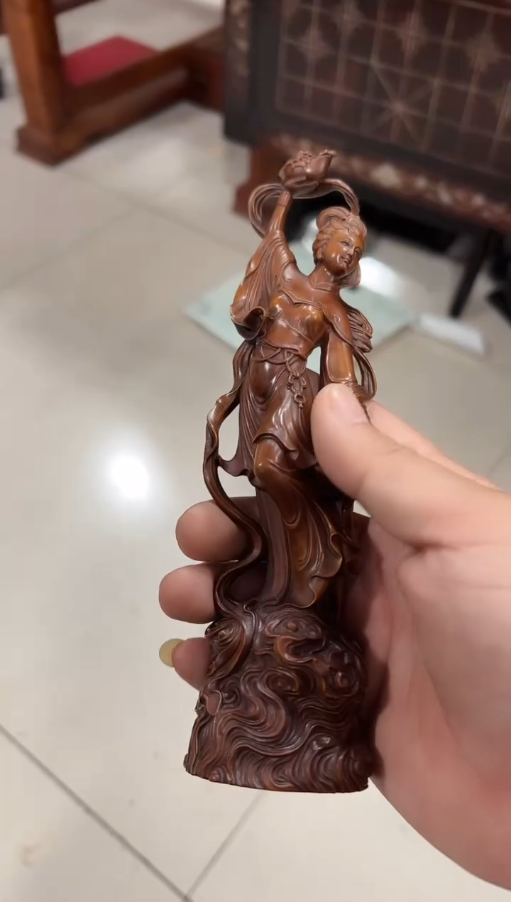 黄杨天女散花摆件