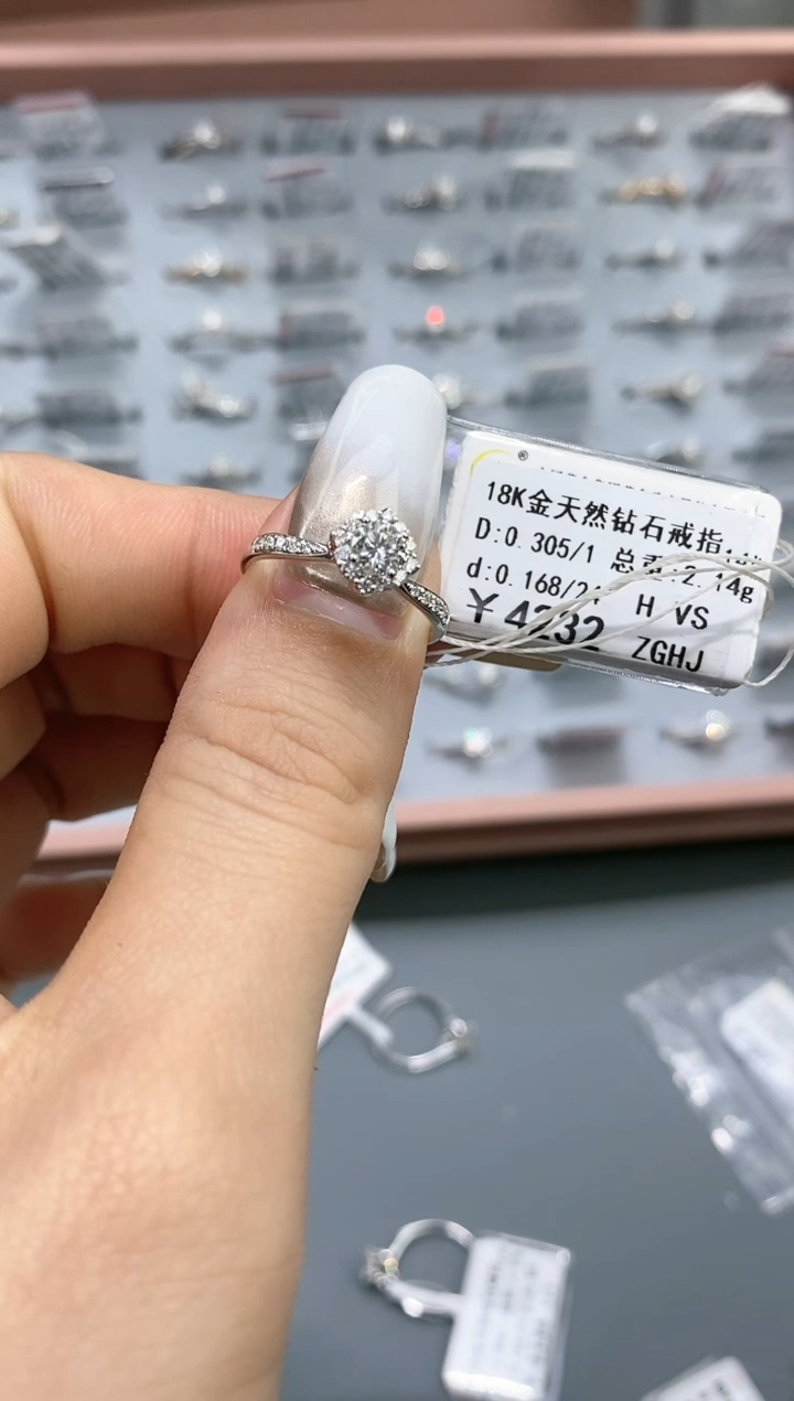 【闪购商品】钻石戒指/指环18K金镶嵌剪标不退换