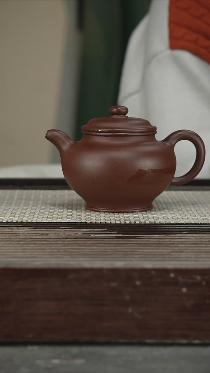 茶壶紫砂高工，带证400CC57号