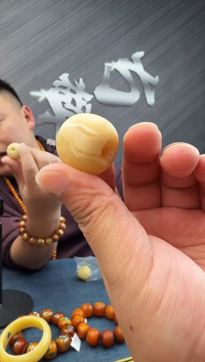 蜜蜡未镶嵌珠宝奇石假一罚十10，多样性发其一