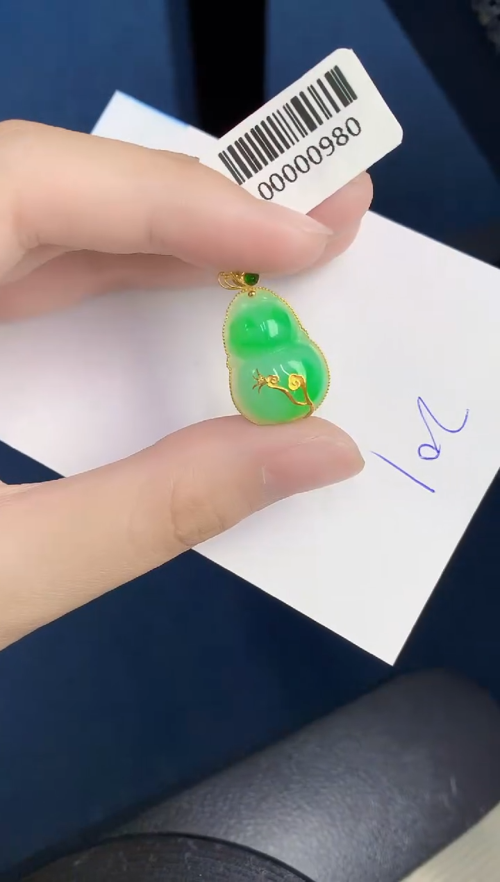 翡翠18K金镶嵌颈饰000000000