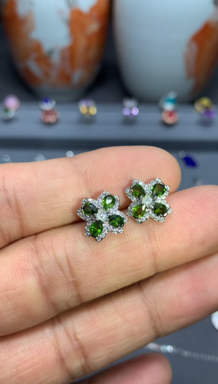 【闪购商品】透辉石耳饰未镶嵌W6（随机性发货只发一单）