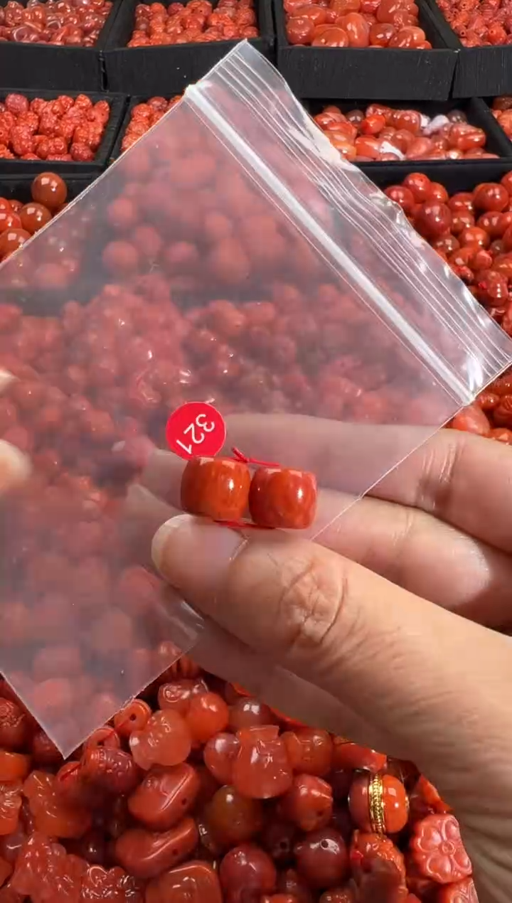 南红玛瑙未镶嵌颈饰1