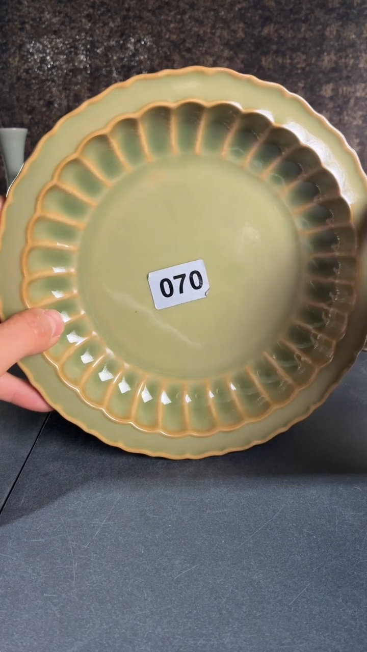 耀州窑仰山微瑕花口盘070