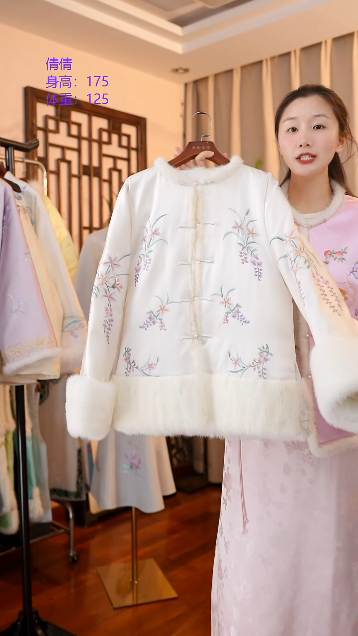 刺绣非遗服饰一物一件