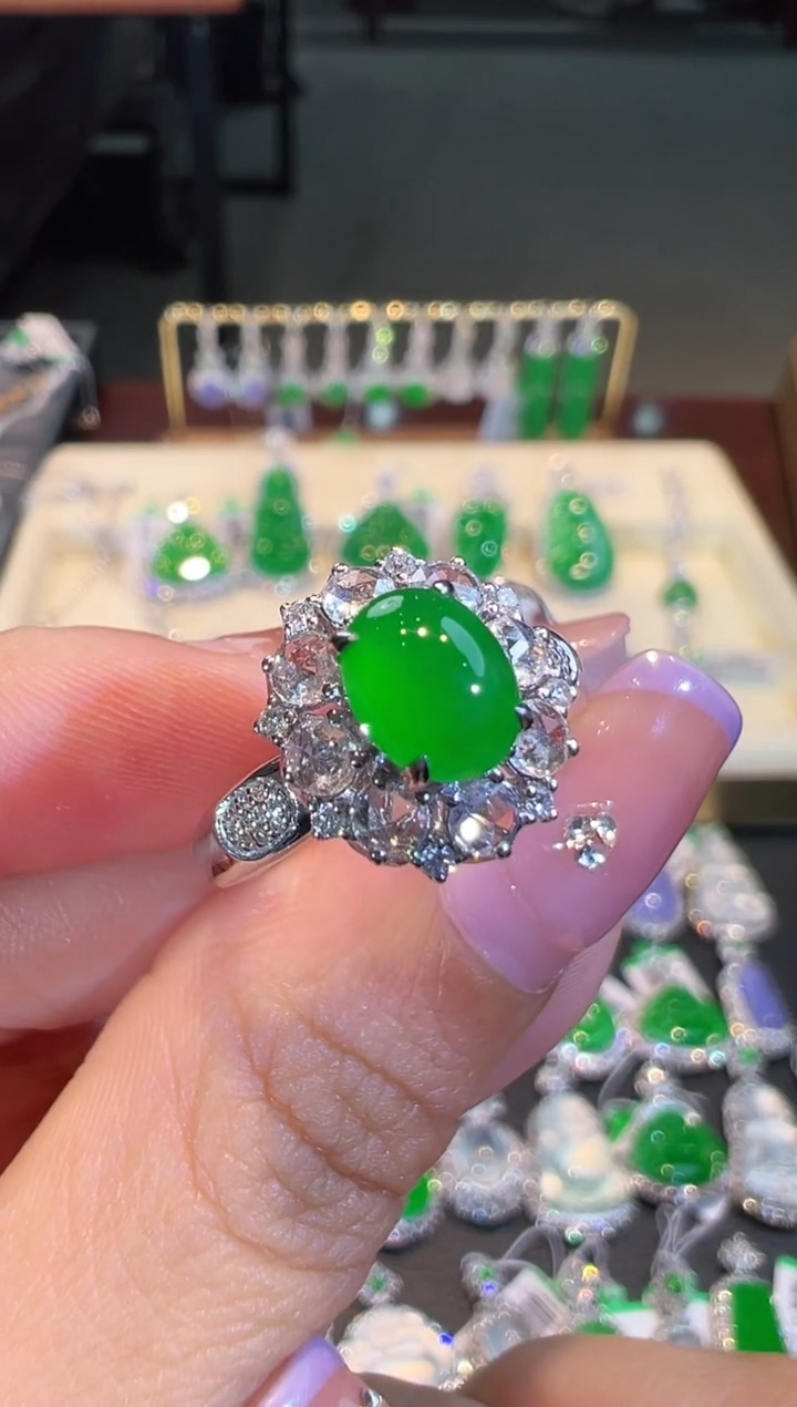 【闪购商品】翡翠戒指18K金镶嵌翡翠