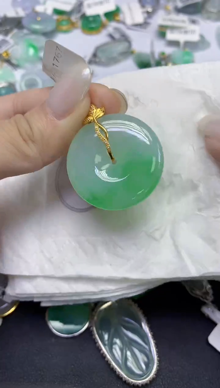 颈饰18K金镶嵌翡翠天然缅甸翡翠A货百元以上9元证书费自理