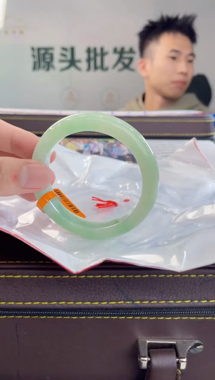 【闪购商品】翡翠手镯未镶嵌手镯