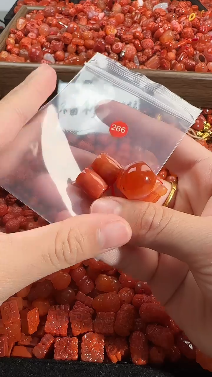 颈饰未镶嵌南红玛瑙1