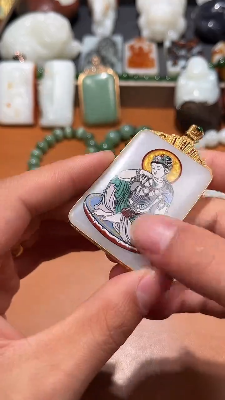 颈饰未镶嵌和田玉财***。和田玉