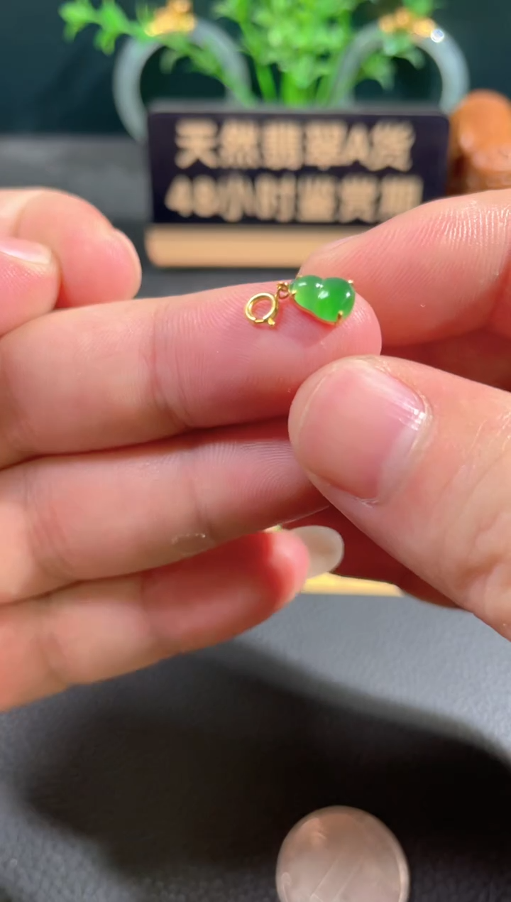 颈饰18K金镶嵌翡翠翡翠