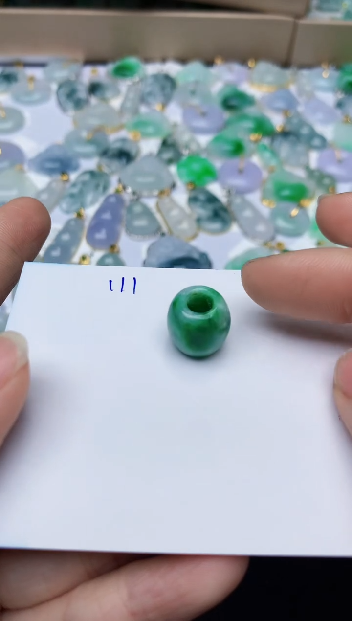 【闪购商品】翡翠颈饰未镶嵌天然翡翠A货  