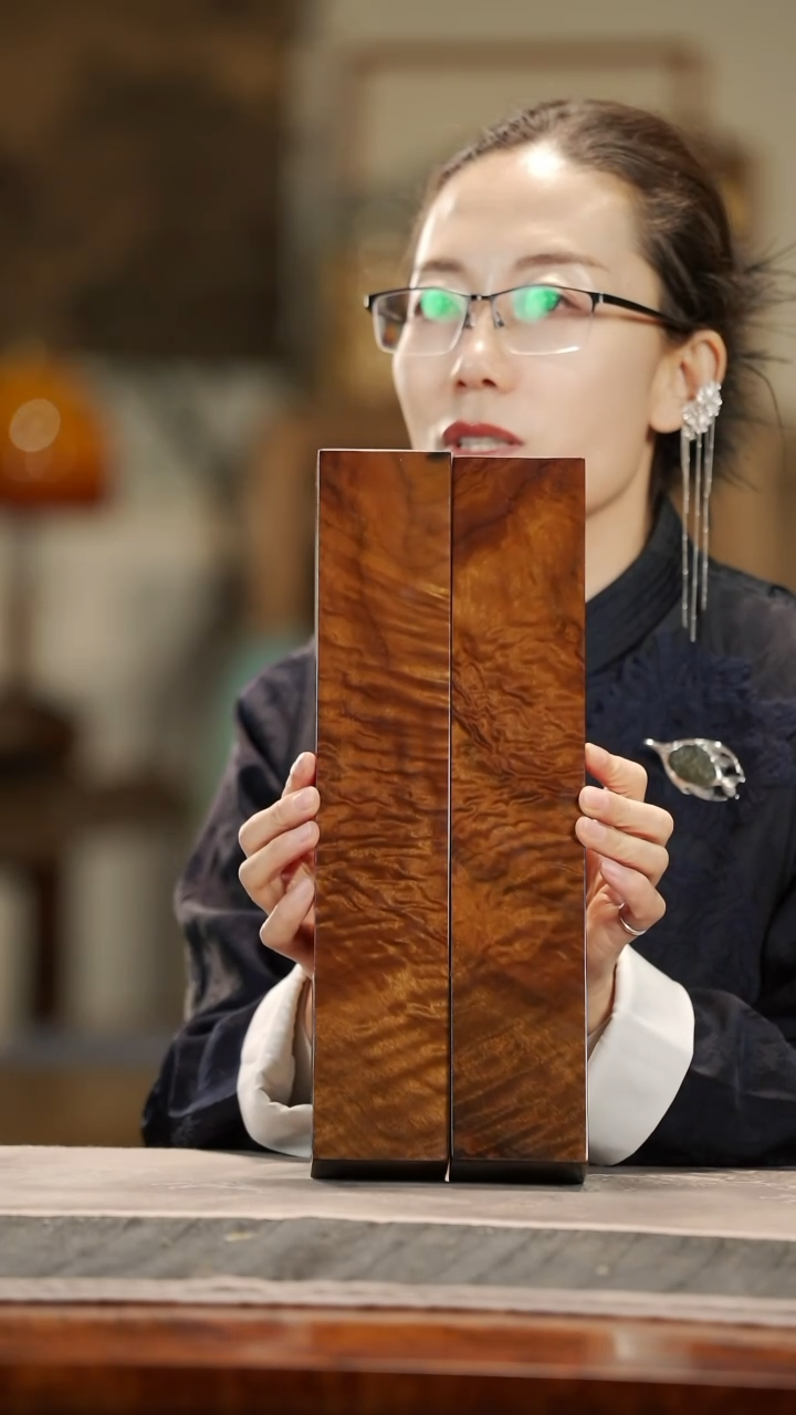 【闪购商品】金丝楠木雕云彩闪电纹镇尺一对