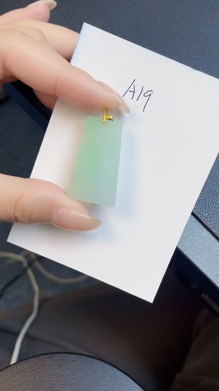 【闪购商品】翡翠颈饰18K金镶嵌00000000