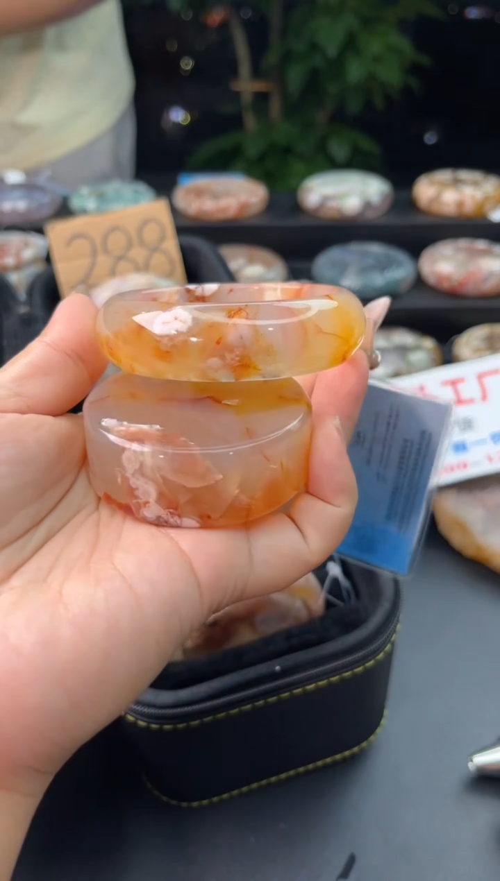 【闪购商品】石英质玉手镯未镶嵌赠送镯心（圈口56