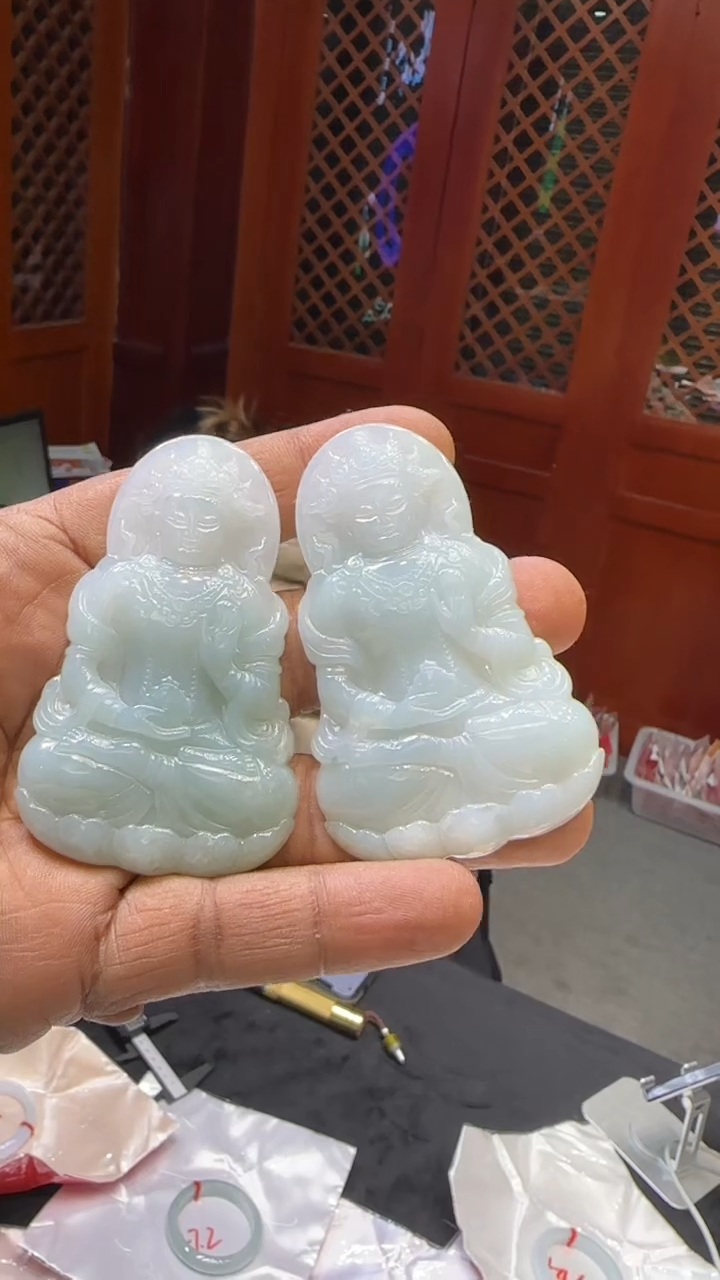 【闪购商品】翡翠手镯未镶嵌挂件一对