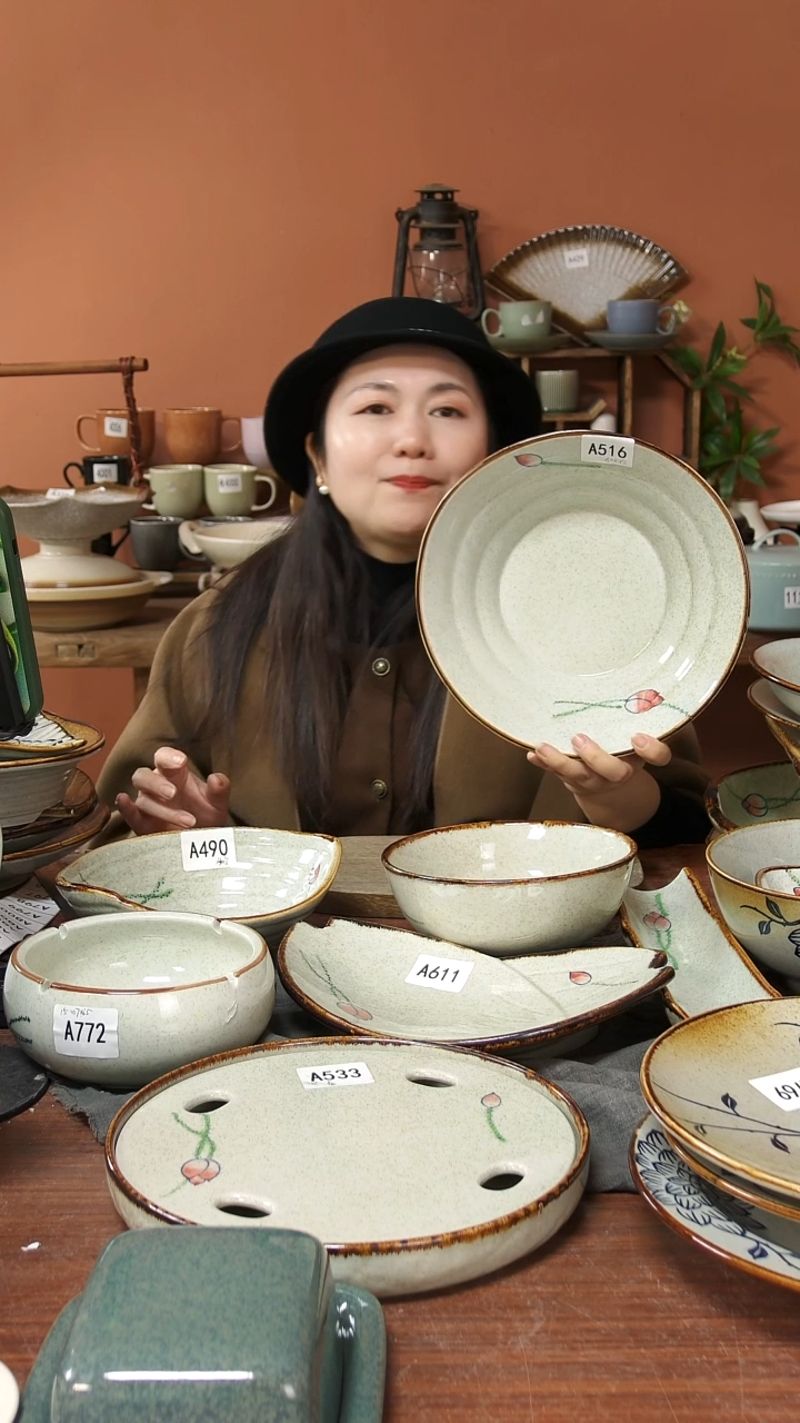 陶瓷A516一只螺纹碗手绘荷花黑点25.5*7.5可能微瑕