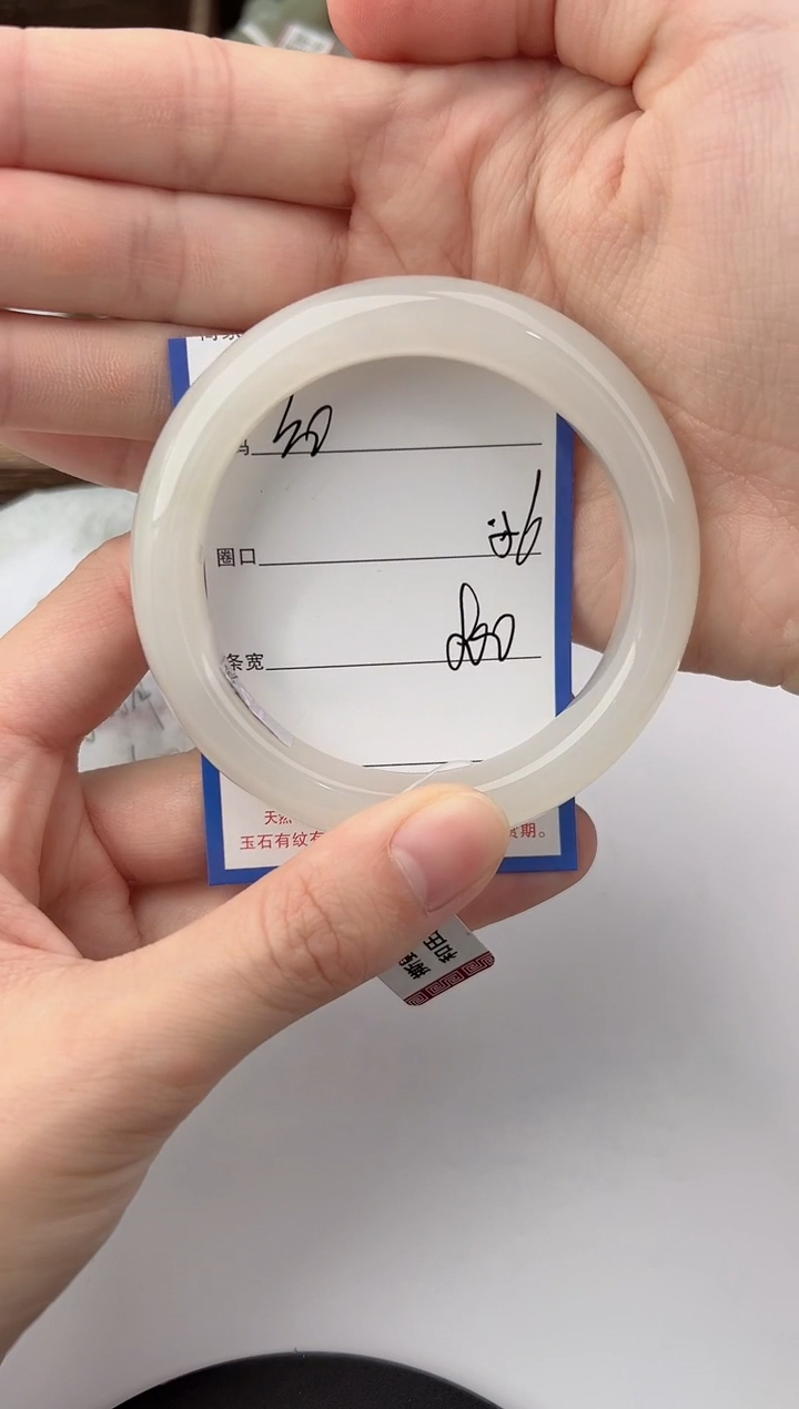 未镶嵌手镯和田玉30颜色微差无瑕疵