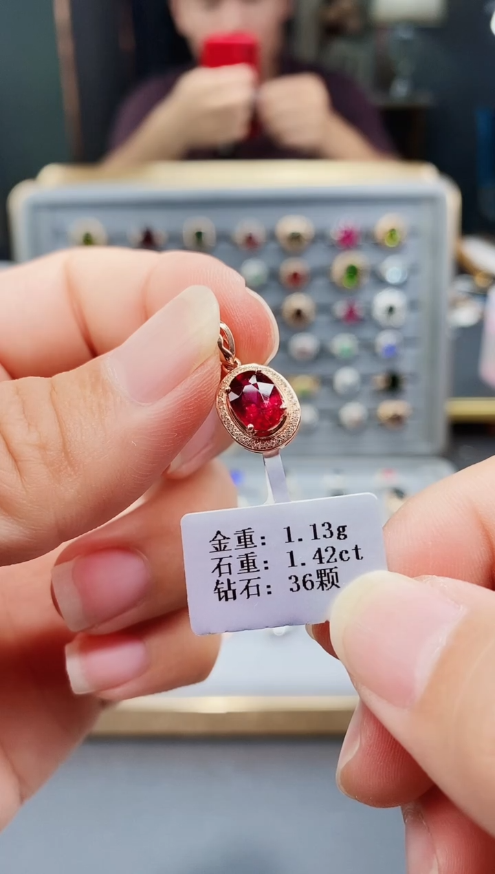 18K金镶嵌颈饰碧玺1.42.