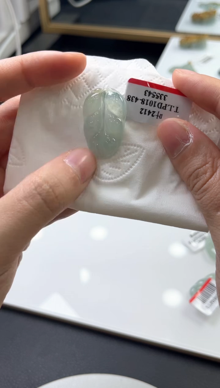 【闪购商品】翡翠挂件未镶嵌叶子发一件YQYA111