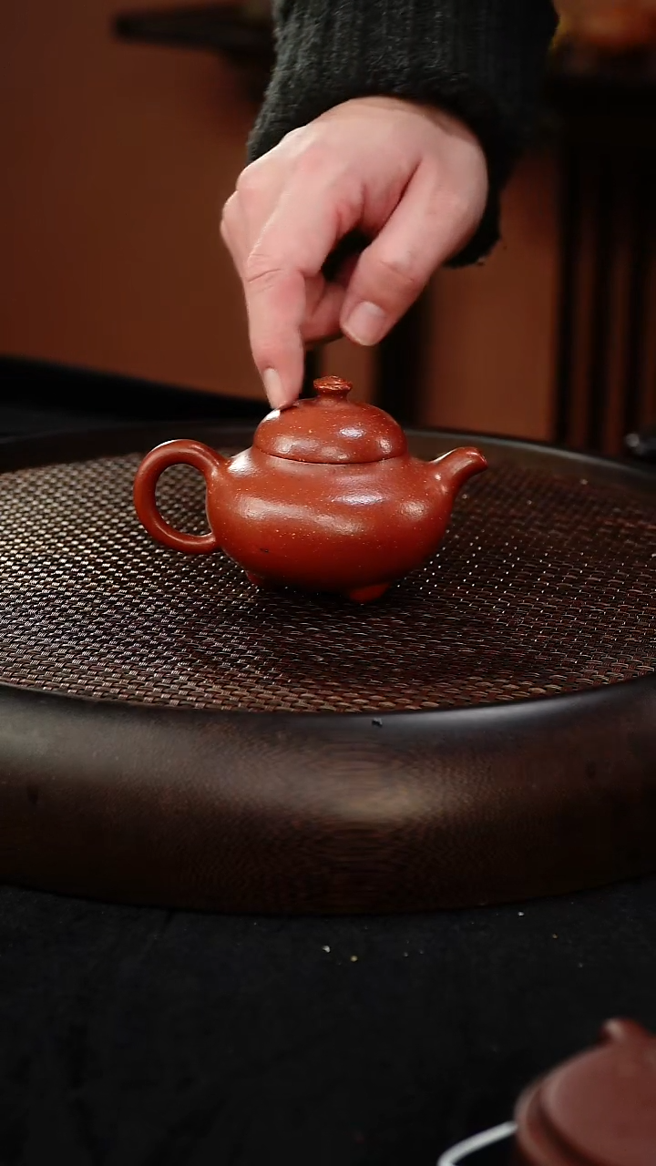 茶壶紫砂三足乳鼎  红降坡