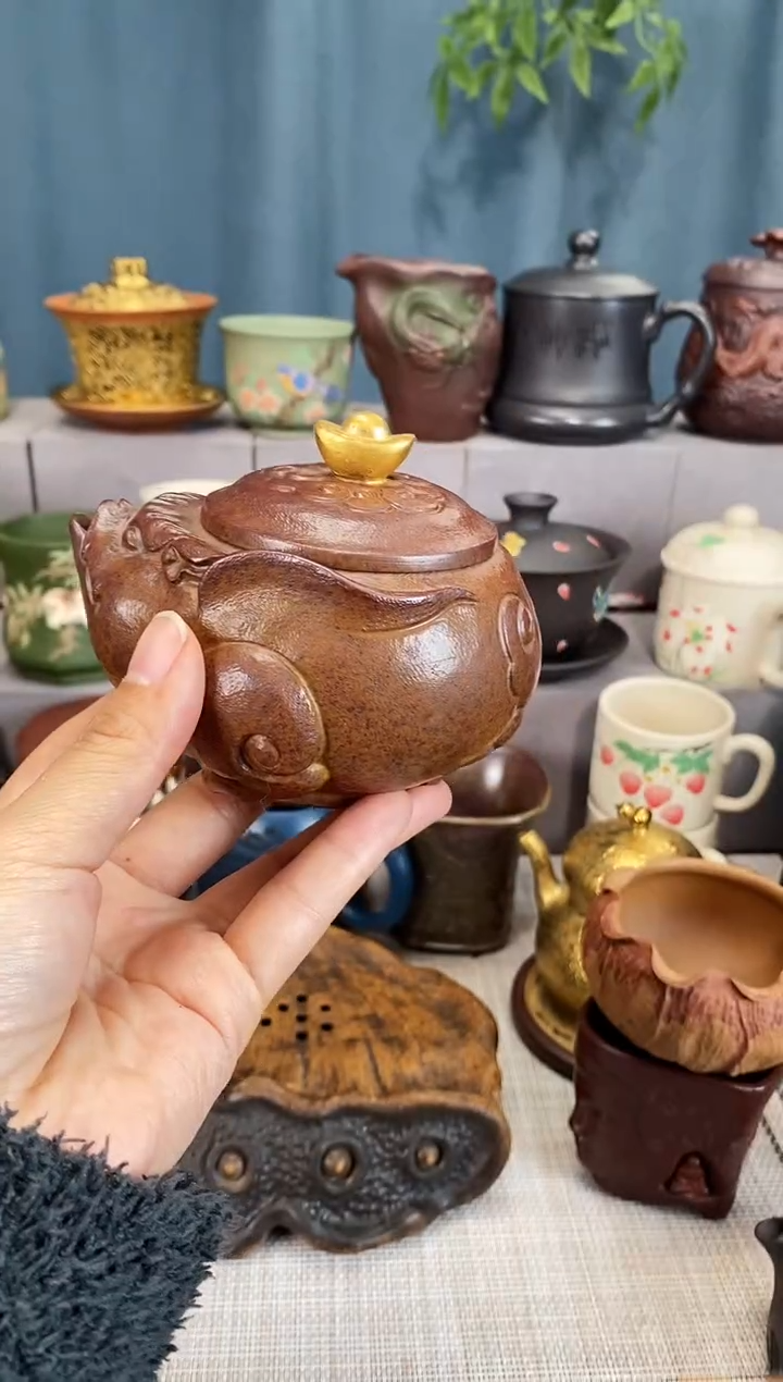 宜兴原矿紫砂闪购手抓壶