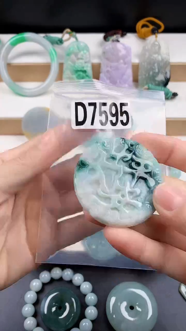 颈饰未镶嵌翡翠天然翡翠吊坠挂件