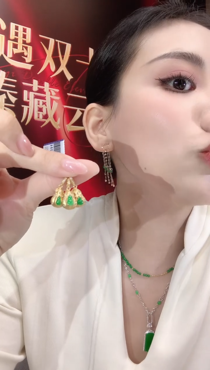 吊坠(不含链)18K金镶嵌翡翠A5 多样性发一件