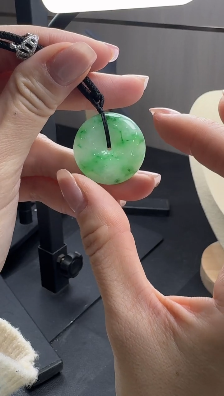 【闪购商品】翡翠颈饰未镶嵌平安扣