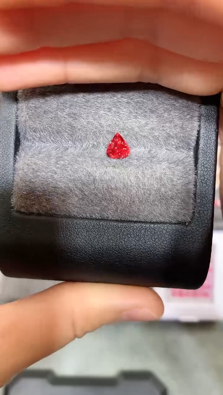 【闪购商品】定制蓝宝石裸石未镶嵌水滴 橙蓝宝石 1.01ct