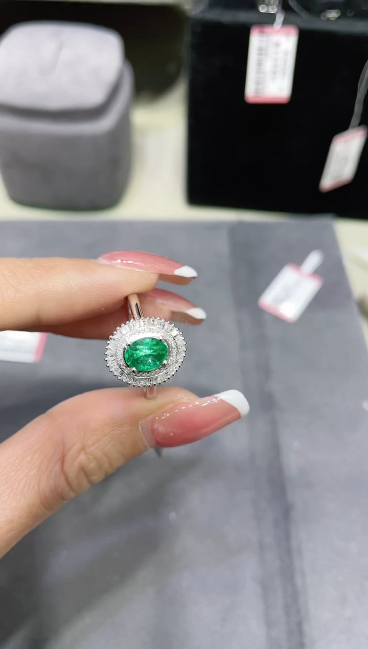 【闪购商品】祖母绿戒指18K金镶嵌·