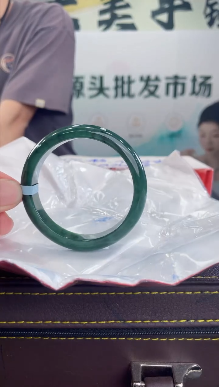 【闪购商品】翡翠手镯未镶嵌手镯