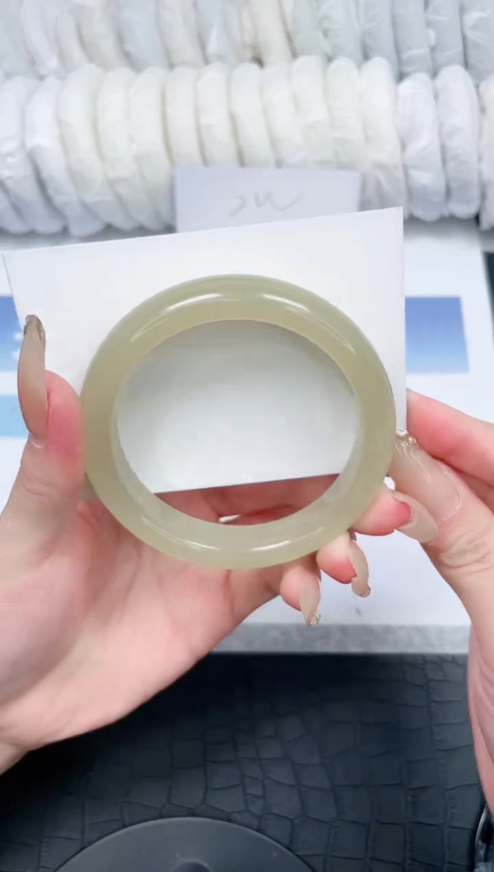 【闪购商品】石英质玉手镯未镶嵌Z395-59.5