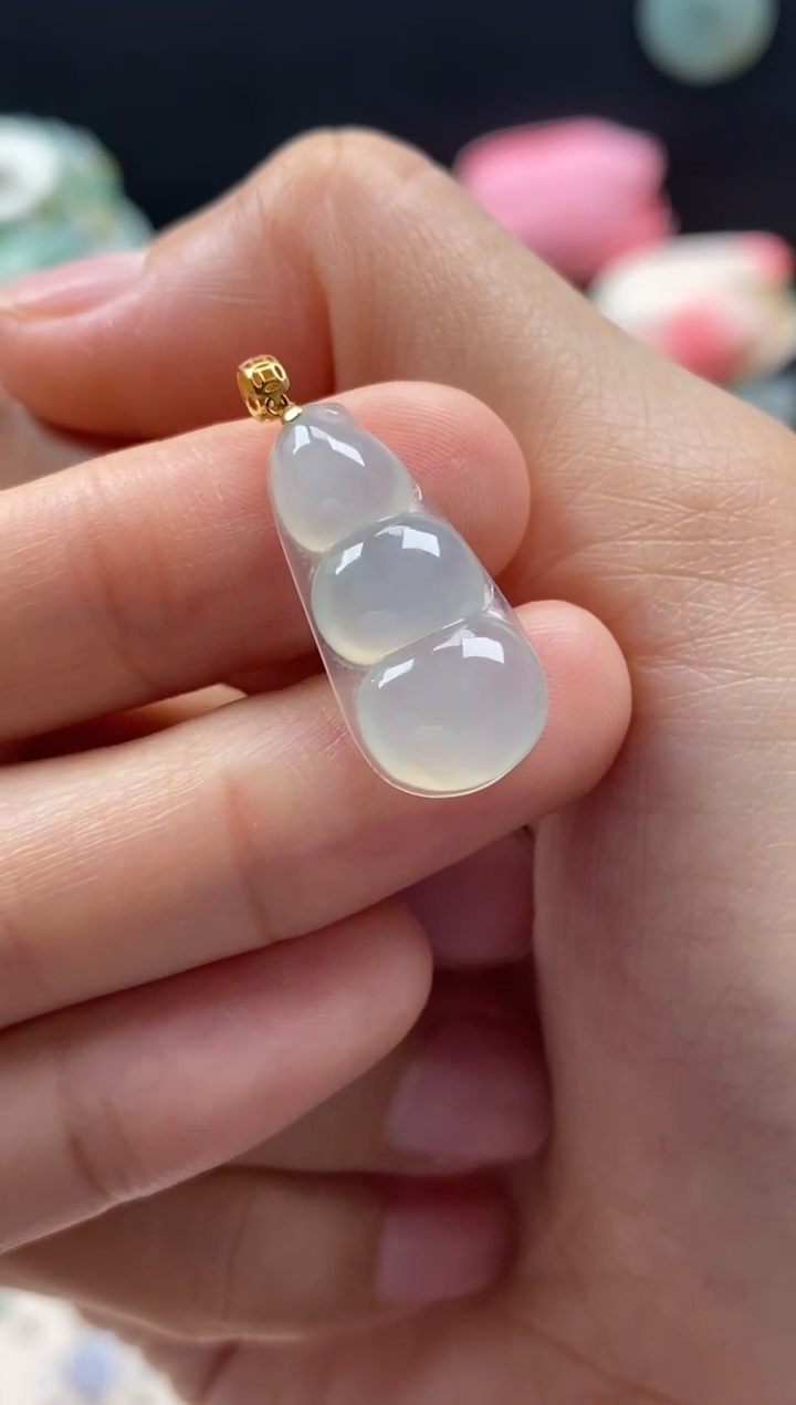 【闪购商品】翡翠颈饰18K金镶嵌翡翠冰晴福豆吊坠