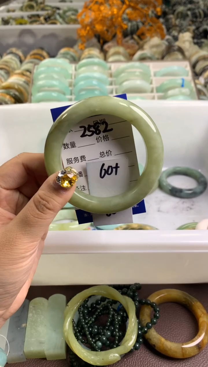 【闪购商品】蛇纹石玉手镯未镶嵌2582