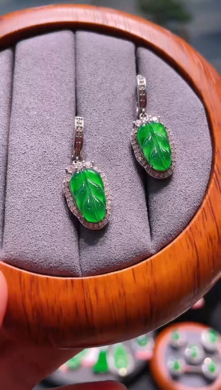 【闪购商品】翡翠颈饰银S925镶嵌A14耳包天然A货翡翠