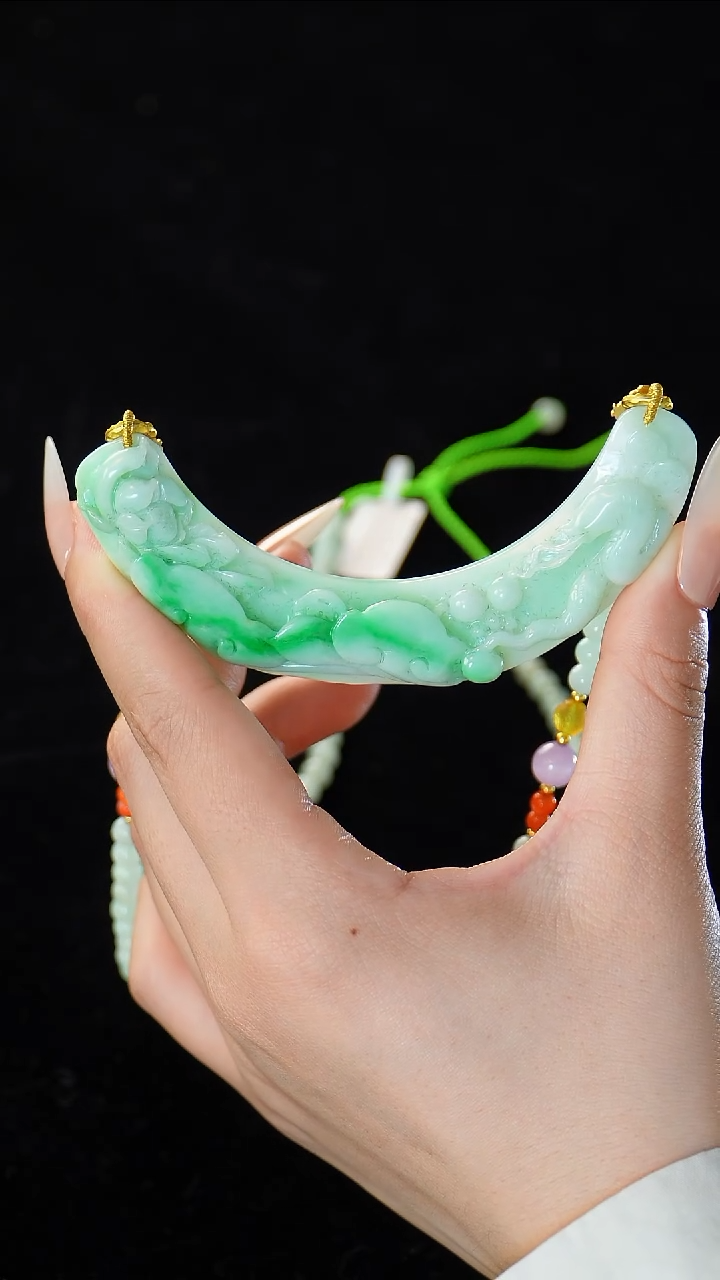 【闪购商品】翡翠颈饰未镶嵌弯弯