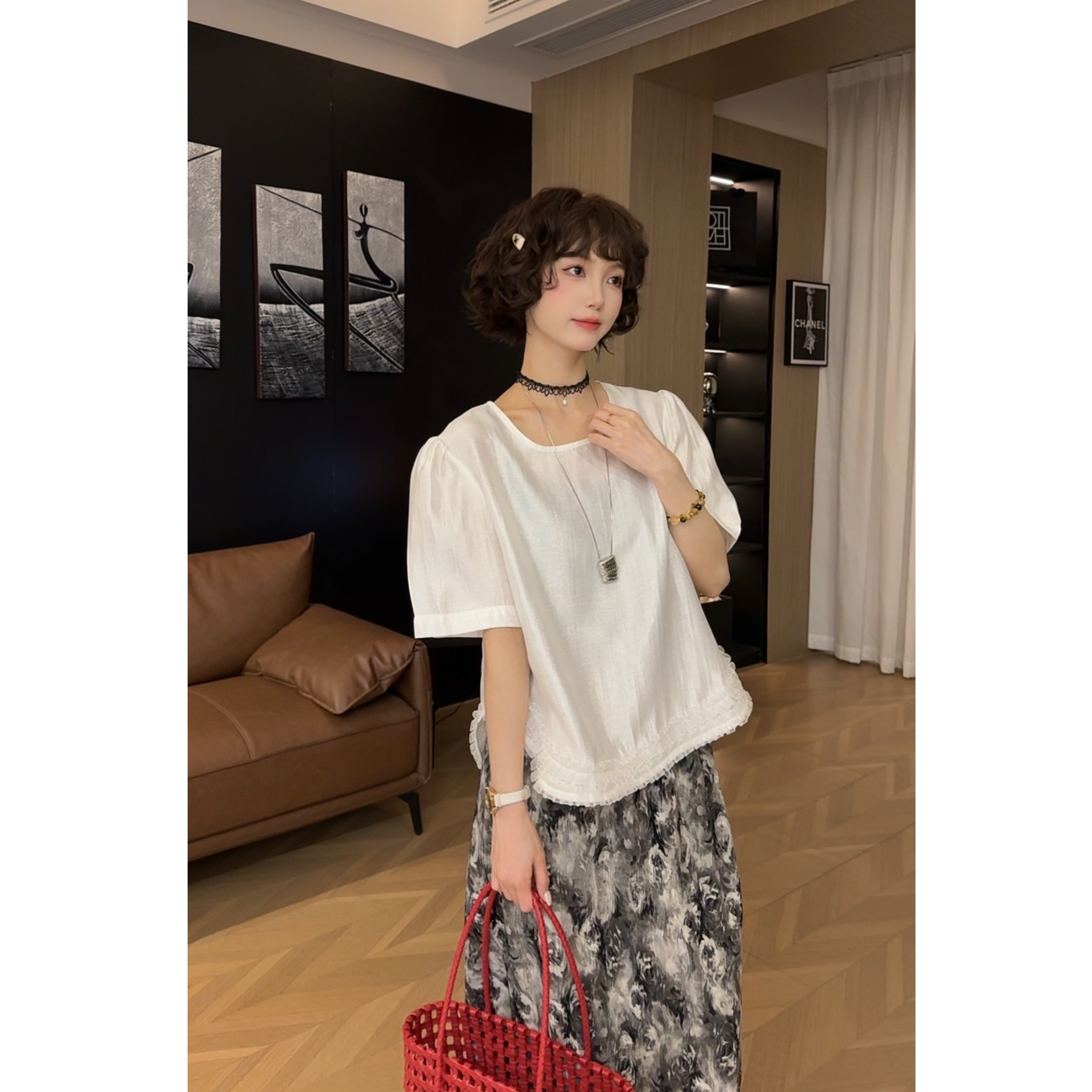 4.15【薇薇绮】高级感圆领短袖衬衫下摆拼接木耳花边上衣 D458