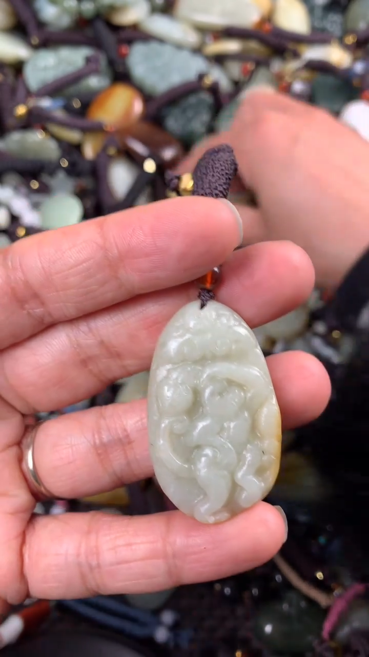 【闪购商品】和田玉颈饰未镶嵌多样性发货没有证书拍一发一有瑕