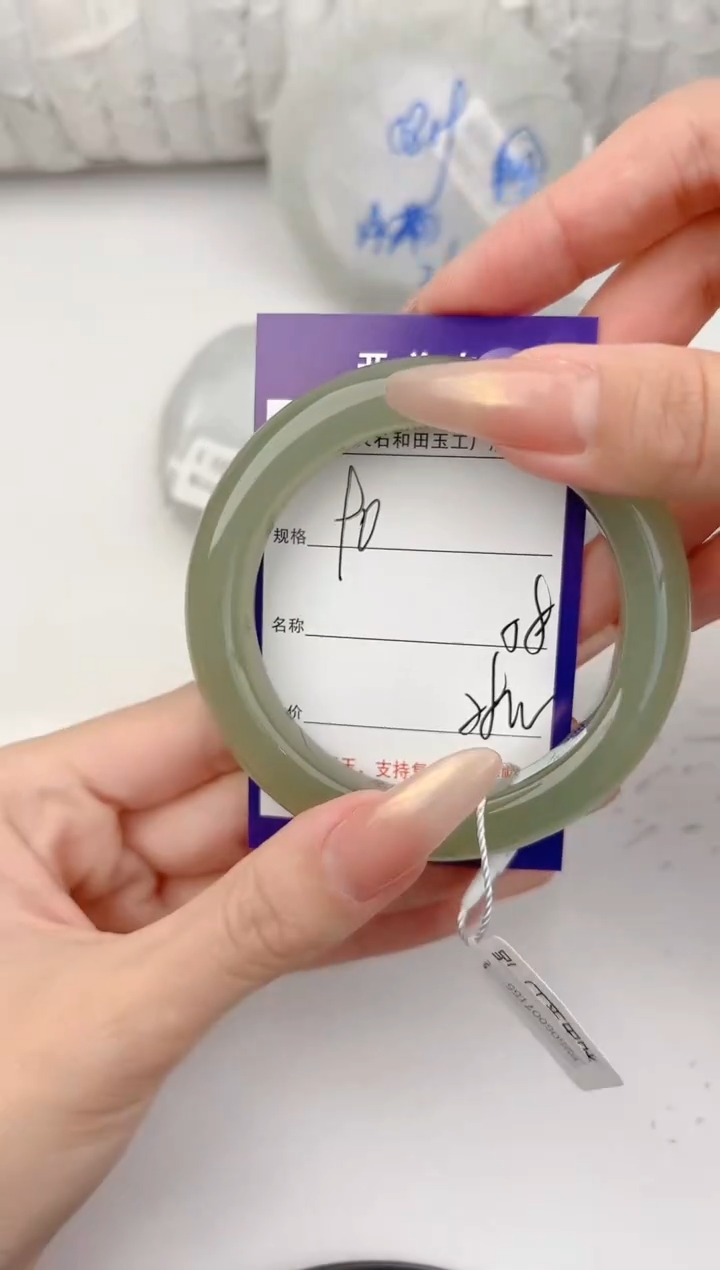 和田玉手镯未镶嵌90颜色微差无瑕疵