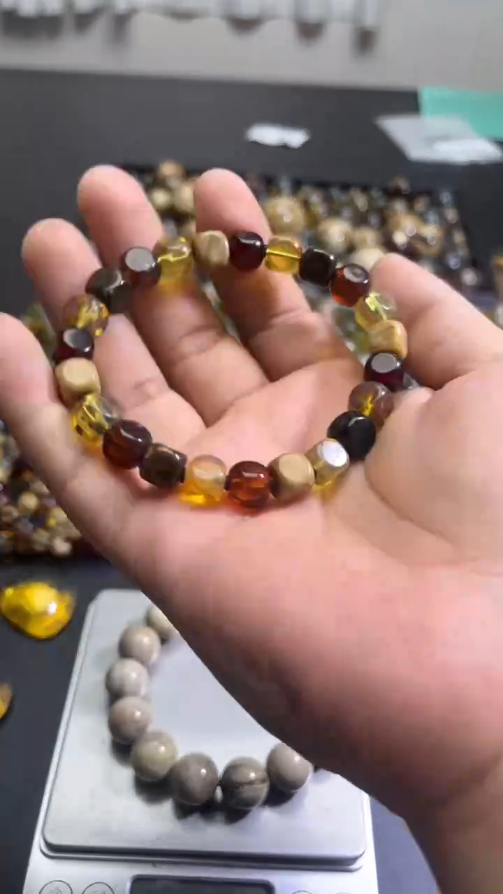 未镶嵌琥珀裸石98