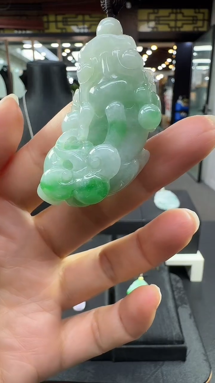 颈饰未镶嵌翡翠幸***。貔貅挂件